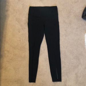 Black 3/4 Lululemon workout leggings